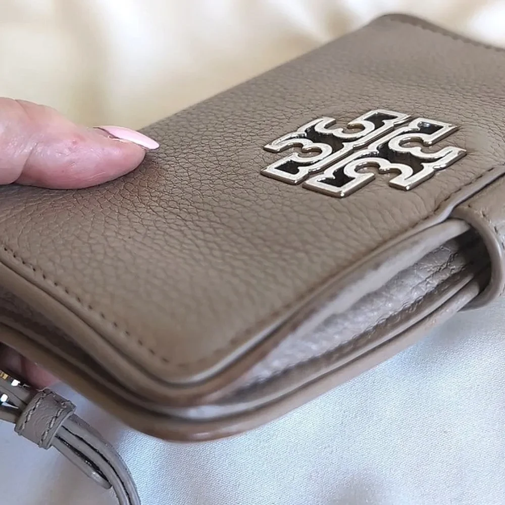 Tory Burch Britten Smartphone Bi-Fold Leather Wallet/Wristlet🩶Gray